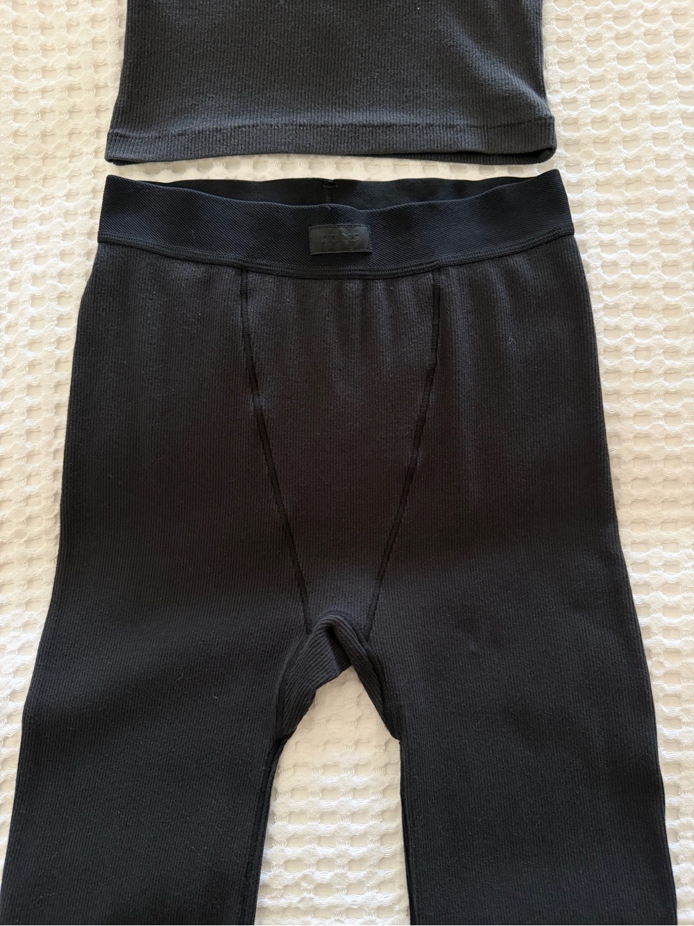 Skims Ribbed Set Size Small Black - Picture 8 of 13